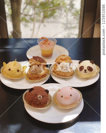 Animal Cake Buffet 115951086