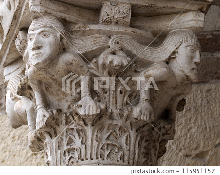 Verona dome cathedral church exterior sculptures detail. Romanesque sculpture attributed to the workshop of Veronese sculptor Brioloto Verona dome cathedral church exterior sculptures detail. Romanesque sculpture attributed to the workshop of Veronese sculptor Brioloto 115951157