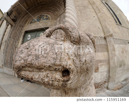 Verona dome cathedral church exterior sculptures detail. Romanesque sculpture attributed to the workshop of Veronese sculptor Brioloto Verona dome cathedral church exterior sculptures detail. Romanesque sculpture attributed to the workshop of Veronese sculptor Brioloto 115951169