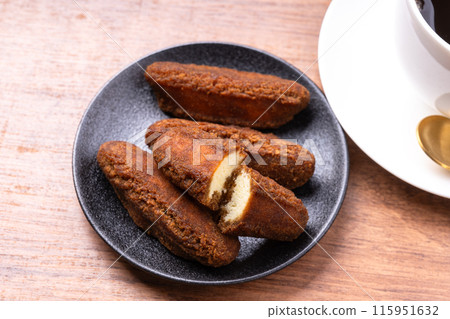 Brown sugar karinto doughnuts 115951632