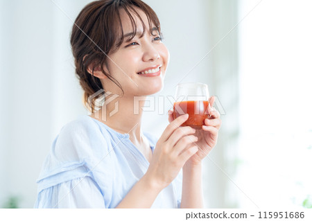 正在吃早餐的少婦』 115951686