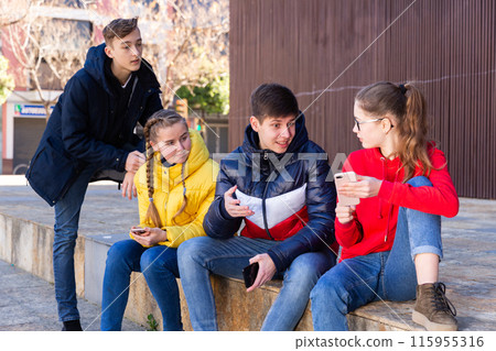 Teenagers hanging out on streets of city Teenagers hanging out on streets of city 115955316