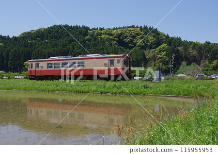 Kiha train running through the countryside on the Isumi Railway Kiha train running through the countryside on the Isumi Railway 115955953