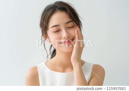 亞洲女性皮膚護理/美容形象肖像白色背景 115957081