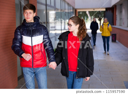 Teenage couple walking to college 115957590