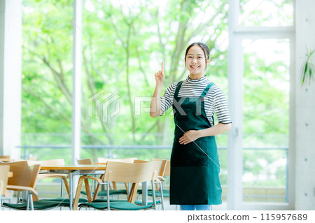 A woman working in a cafe 115957689
