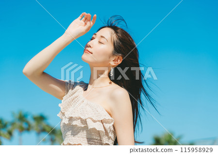 年輕女性的紫外線護理形象 115958929