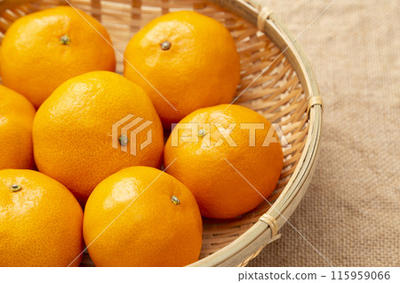Tangerines on linen cloth Tangerines on linen cloth 115959066