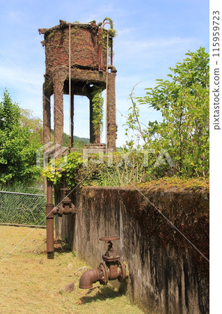 保留在 JR 名商線終點站伊勢奧津站的蒸汽機車時代的水塔 115959723