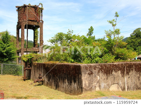 保留在 JR 名商線終點站伊勢奧津站的蒸汽機車時代的水塔 115959724