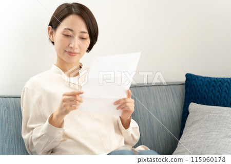讀信的婦女 115960178