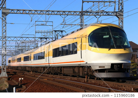 Yellow train of the Ise-Shima Liner express train on the Kintetsu Nagoya Line (Kintetsu Nagoya⇔Kashijima) 115960186