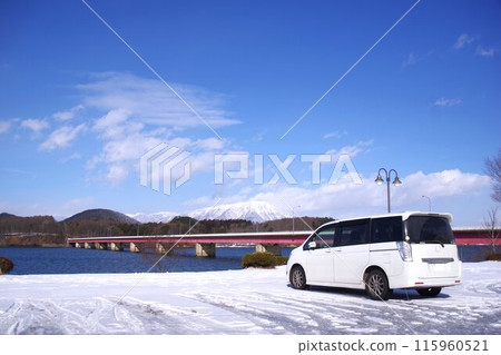 Winter driving image: Honda Stepwagon 115960521