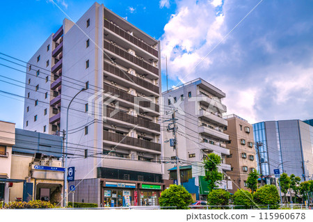 日本橫濱城市景觀 橫濱市營地鐵牧田站入口/出口 2...=6 月 3 日 115960678