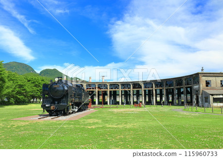 [大分縣] 陽光明媚的日子裡的舊豐後森機庫（鐵道遺產） 115960733