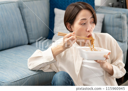 杯炒麵 女人 115960945