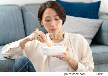 杯炒麵 女人 115960946
