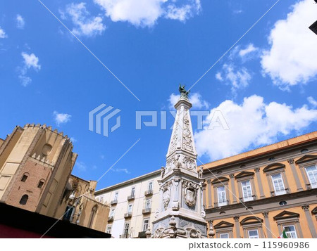 聖多梅尼科馬焦雷廣場和方尖碑(義大利那不勒斯) 聖多梅尼科馬焦雷廣場和方尖碑(義大利那不勒斯) 115960986