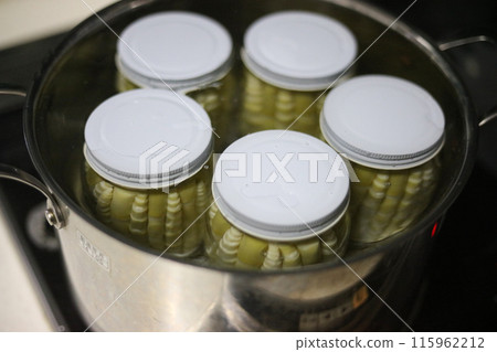 Bottled bamboo shoots being boiled 115962212