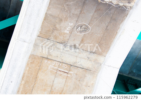 Foreign matter and exposed wires in concrete pillar Foreign matter and exposed wires in concrete pillar 115962279