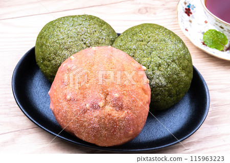 Matcha melon bread and strawberry melon bread 115963223