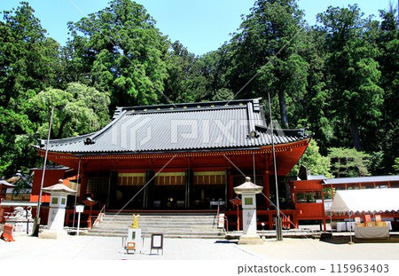 Heading to Nikko in early summer in search of a good fortune... Futarasan Shrine amidst fresh greenery Heading to Nikko in early summer in search of a good fortune... Futarasan Shrine amidst fresh greenery 115963403