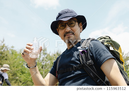家庭喜歡徒步旅行 115963512