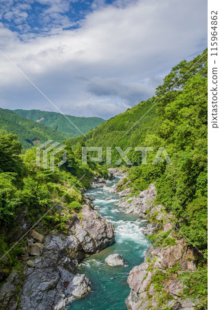 Beautiful summer valley [Ryonaikyo] Odaicho, Takigun, Mie Prefecture 115964862