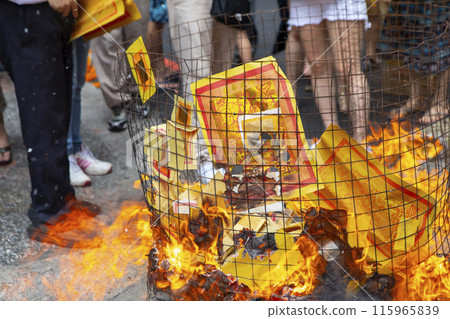 Oniyo 的紙罐、Meishi、中國、宗教、中國鬼節、鬼紙錢、黑道紙、中國、宗教 Oniyo 的紙罐、Meishi、中國、宗教、中國鬼節、鬼紙錢、黑道紙、中國、宗教 115965839