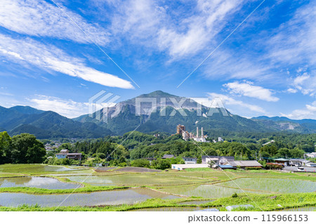 <Saitama Prefecture> Terasaka rice terraces during rice planting season and Chichibu in early summer <Saitama Prefecture> Terasaka rice terraces during rice planting season and Chichibu in early summer 115966153