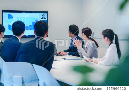 Business people having a remote meeting in the office 115966220