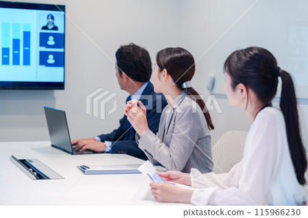 Business people having a remote meeting in the office 115966230