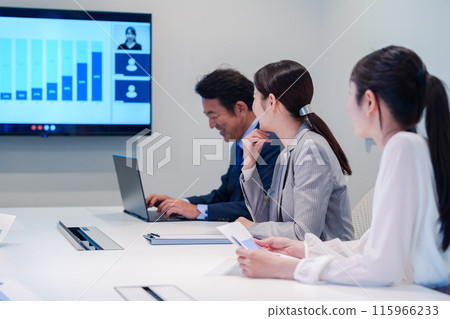 Business people having a remote meeting in the office 115966233