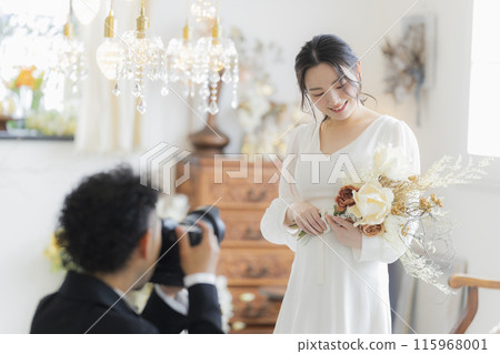 孕婦婚紗照 115968001