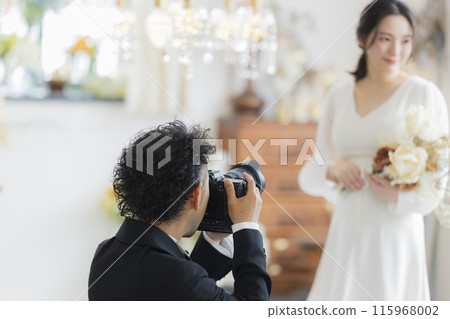 Maternity wedding image Maternity wedding image 115968002