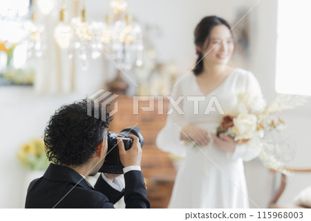 Maternity wedding image 115968003