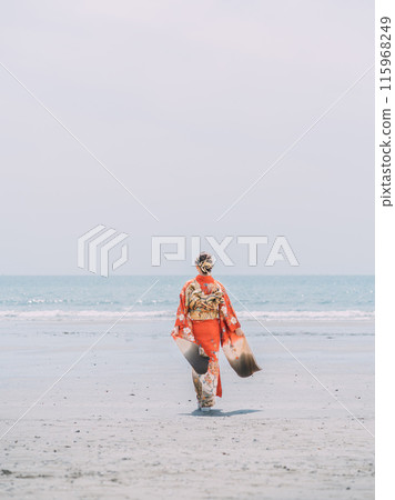 New adults walking along the beach 115968249