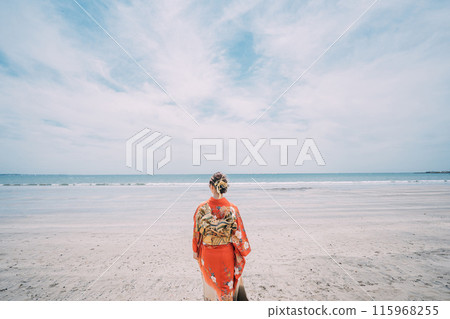 New adults walking along the beach 115968255