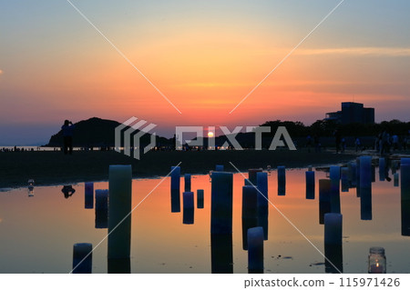 [Kagawa Prefecture] Chichibugahama Beach at Dusk (Seto Inland Sea Mirror) A tourist attraction known for its spectacular sunsets 115971426