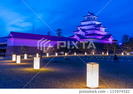 日本賞櫻勝地百選：福島鶴雅城（會津若松城）夜間櫻花點燈 115974582