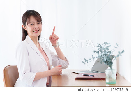 Female Doctor Recommended Female Doctor Recommended 115975249