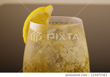 Ice-cold highball 115975361