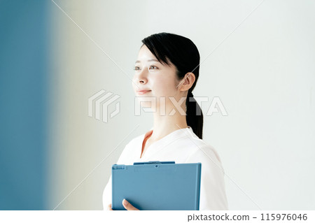 護士年輕女子 115976046