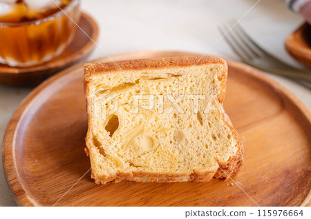 Apple chiffon cake 115976664