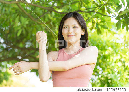 Woman doing yoga in green park (outdoor portrait, relaxing) 115977353