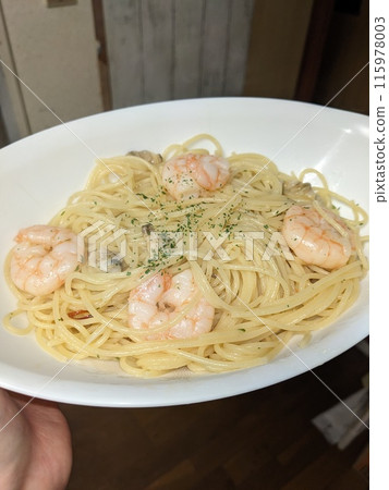 Prawn pasta 115978003