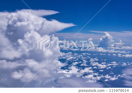 從飛機上看到的雷雨雲 115978014