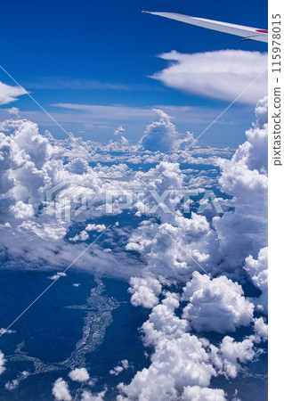 從飛機上看到的雷雨雲 從飛機上看到的雷雨雲 115978015