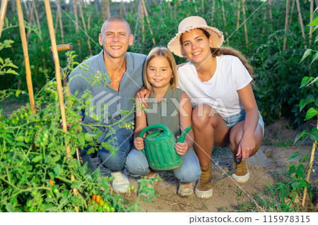 Portrait of happy family 115978315