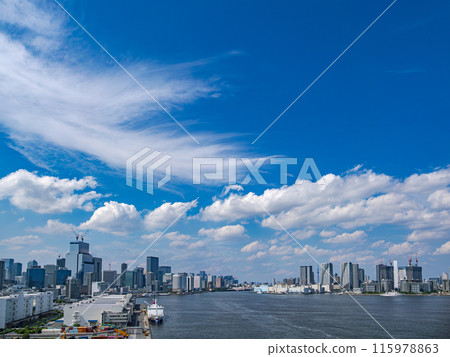 從彩虹橋(隅田川方向)看到的東京城市景觀 從彩虹橋(隅田川方向)看到的東京城市景觀 115978863